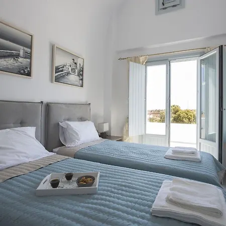 Santorinian Hotel 4*
